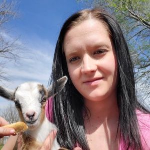 Meet your Posher, Courtney